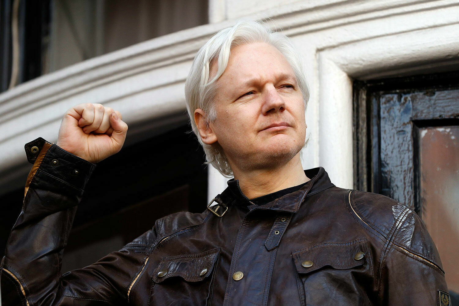 Эквадор лишил гражданства основателя Wikileaks Джулиана Ассанжа
