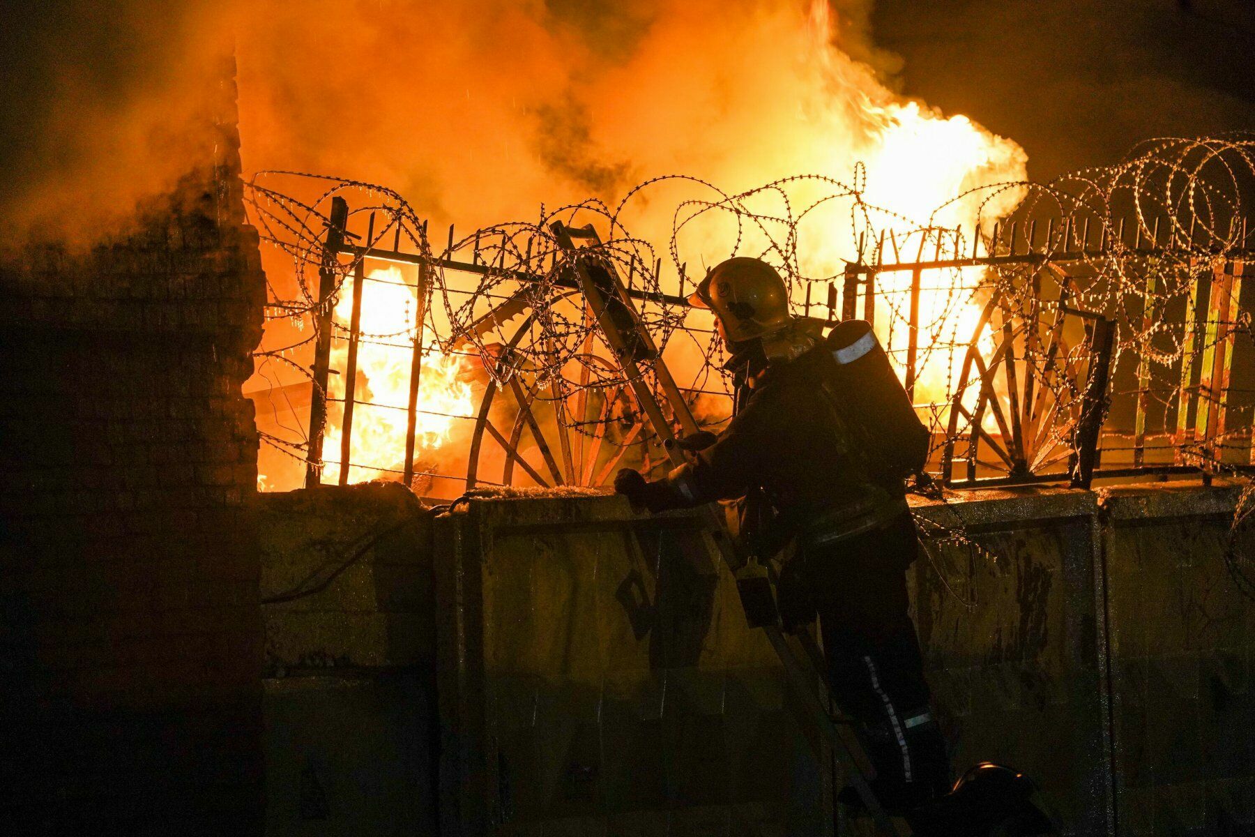 СК назвал причины пожара в центре Москвы