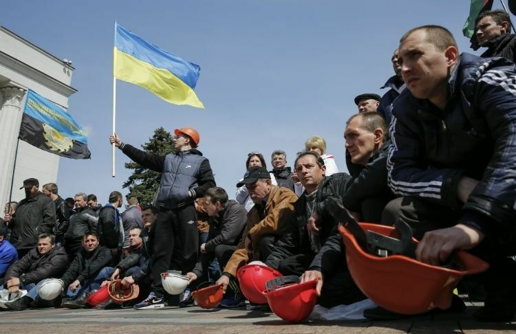 Протестующие в Киеве шахтеры ждут главу Минэнерго Украины, чтобы «посадить его в вагонетку»