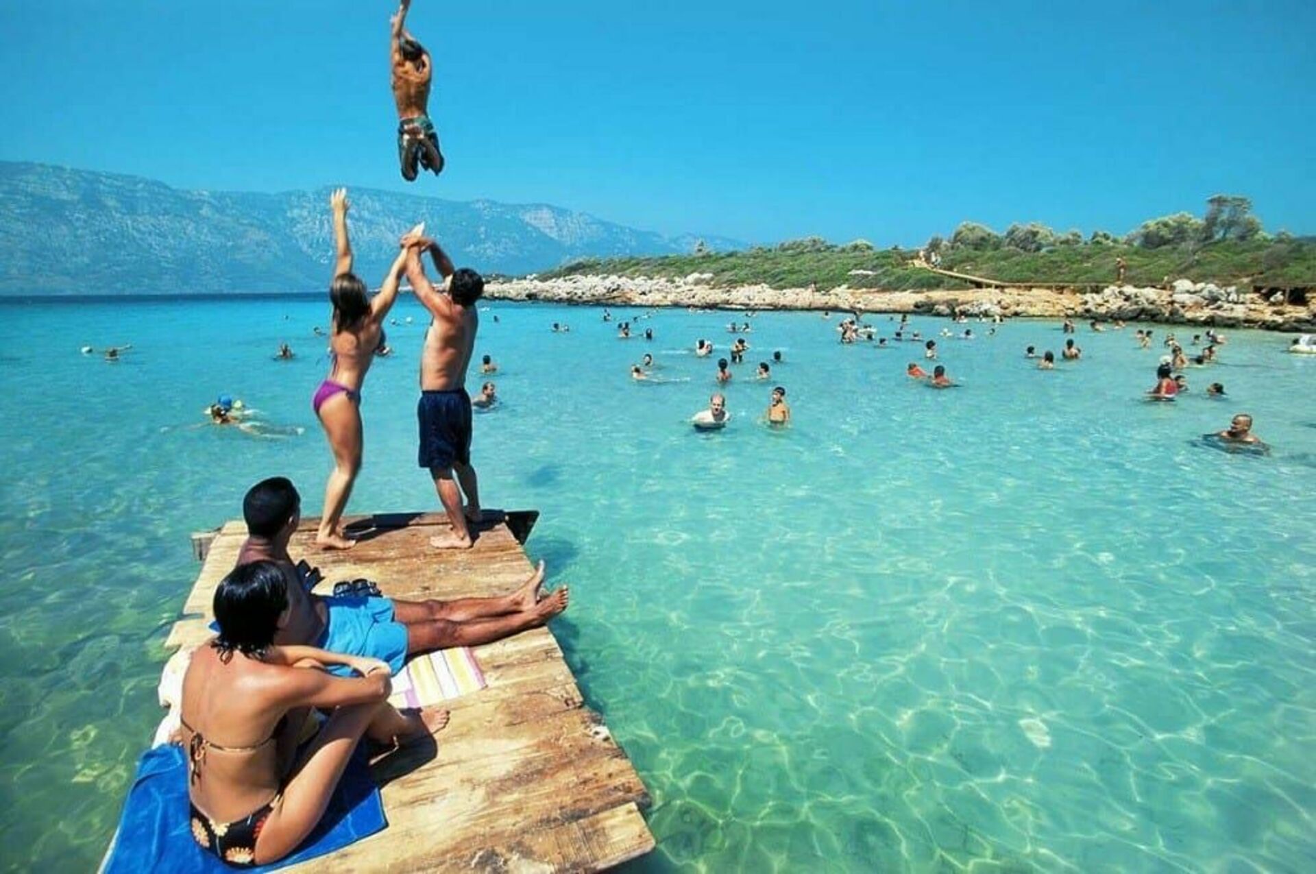Куда лучше отдохнуть в турции. Турецкая Ибица Мармарис. Туристы в Турции. Турция пляж. Турция туризм.