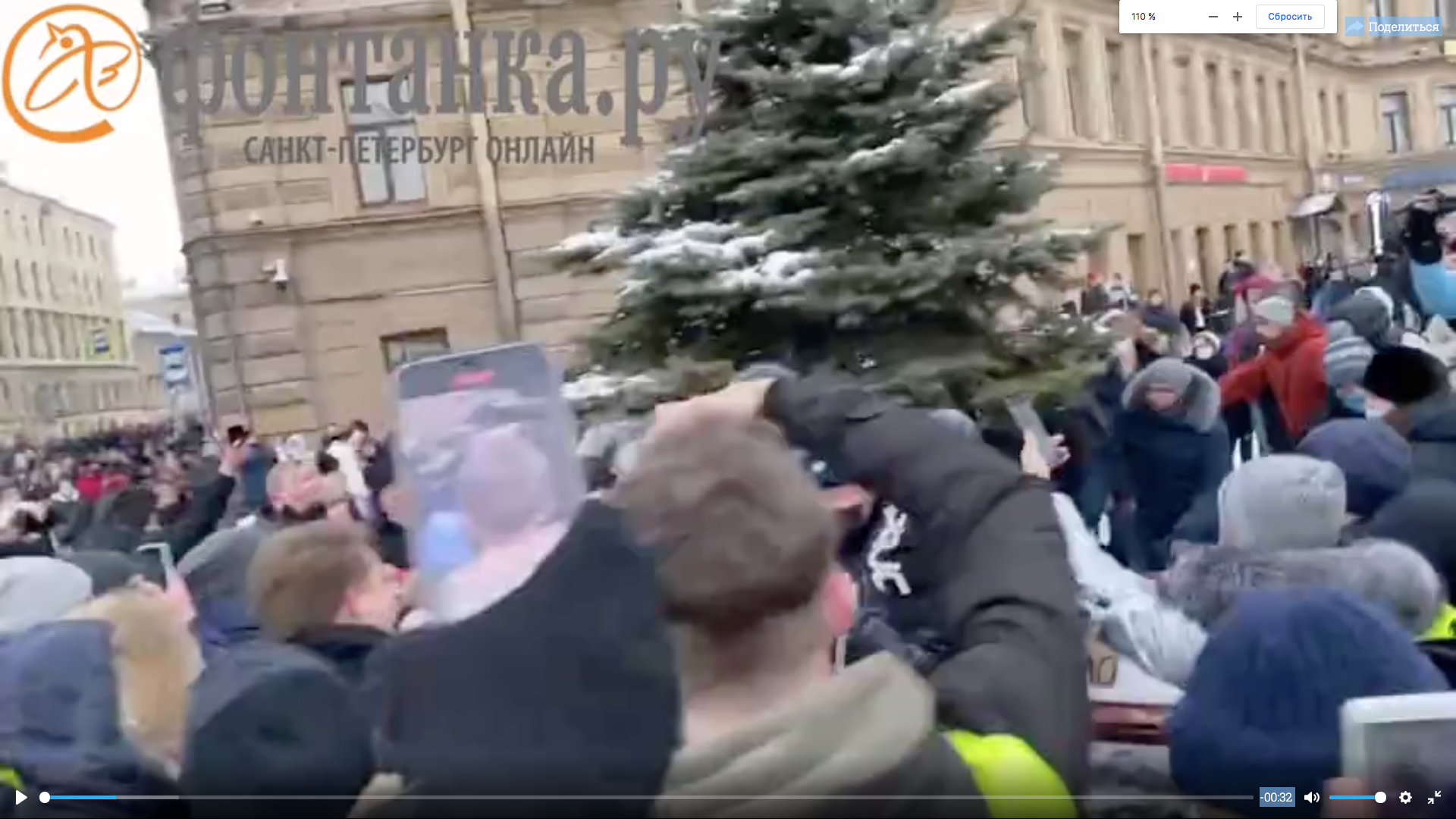 "Фонтанка": на Сенной площади Петербурга полиция применила газ против протестующих