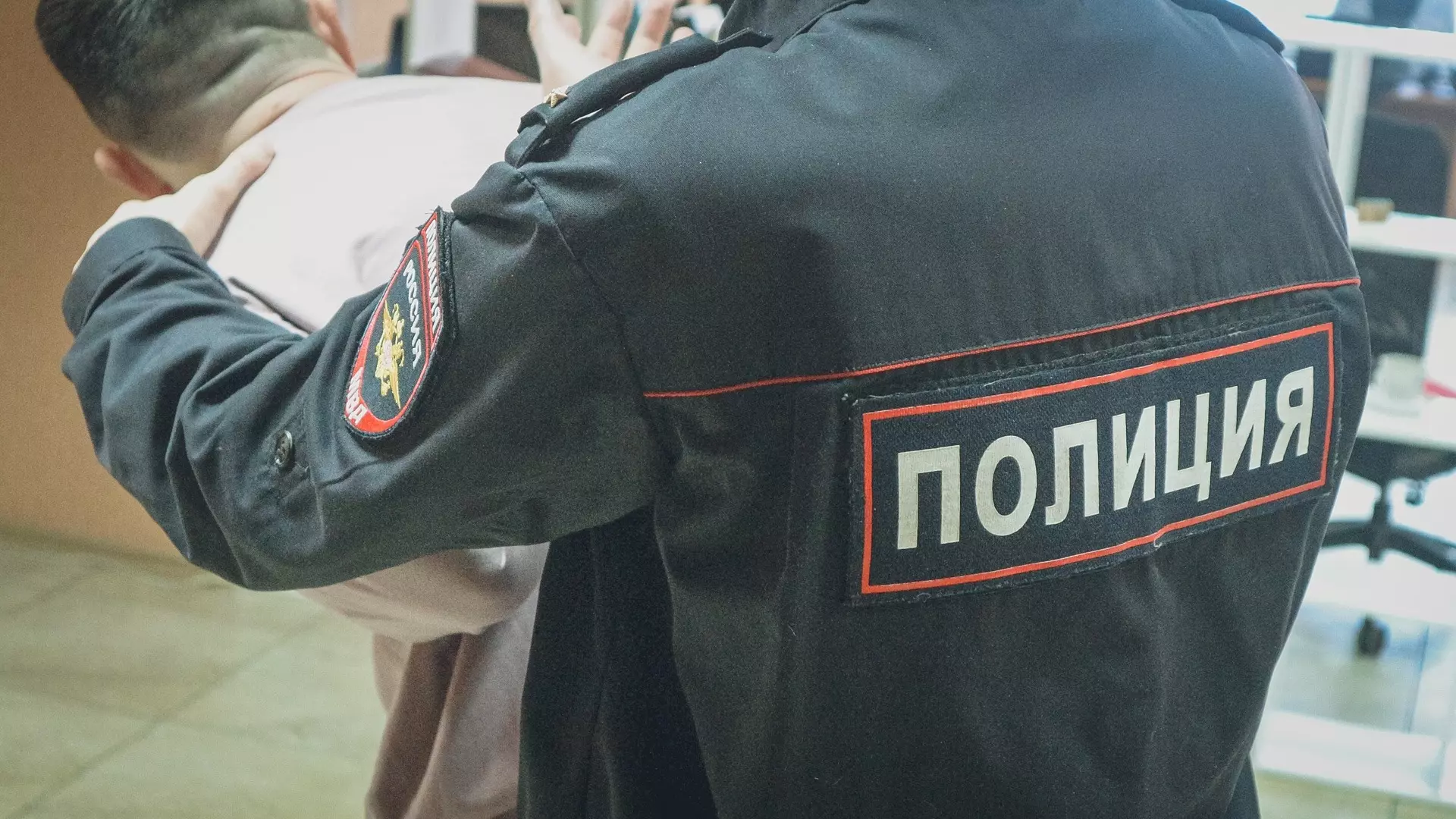 Пытался наехать на полицейских. В Дагестане задержали главу МЧС Чечни