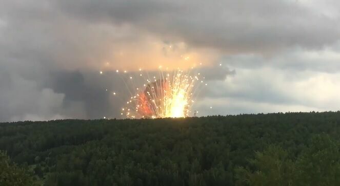 В воинской части в Красноярском крае взорвался склад боеприпасов