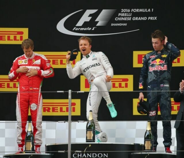 Даниил Квят занял третье место на Гран-при «Формулы-1» в Китае