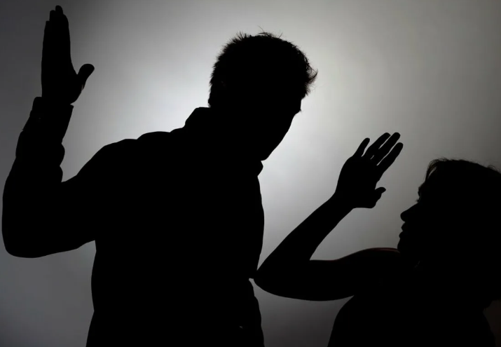 Число жалоб на домашнее насилие в период самоизоляции выросло в 2,5 раза