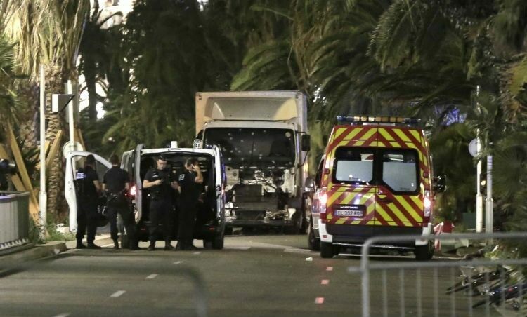 84 человека погибли при атаке в Ницце, среди них могут быть россияне - СМИ